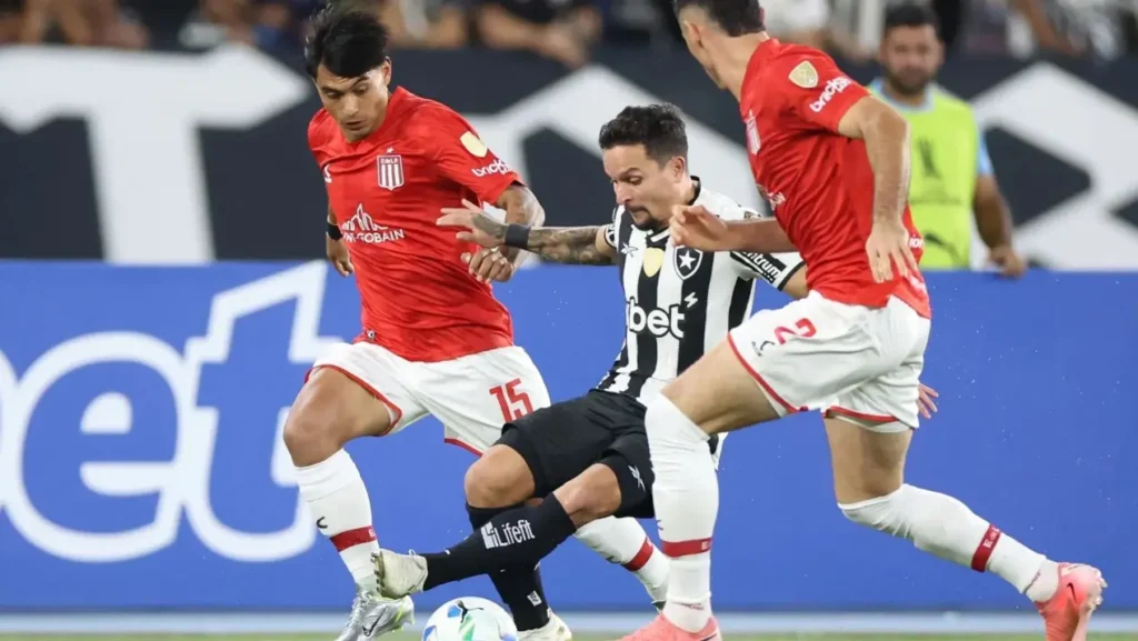 Botafogo vence Estudiantes em jogo emocionante e segue vivo na Libertadores | ac24horas
