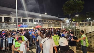torcedores chilenos passam aperto no Rio