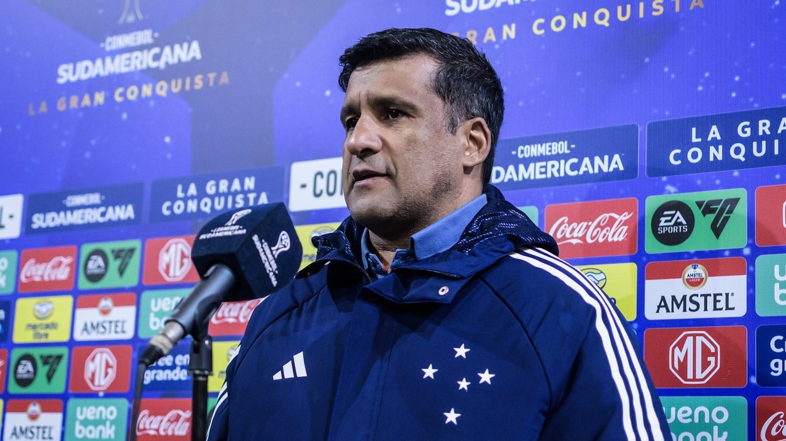 Auxiliar vê ‘grande jogo’ do Cruzeiro e diz que lição que fica é para a torcida