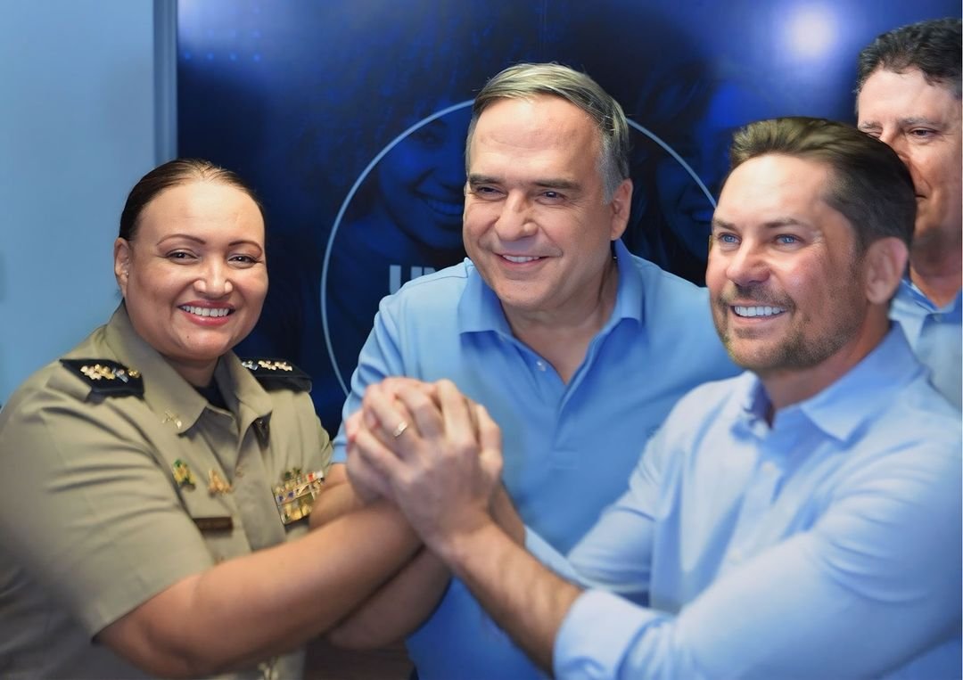 Vice da chapa de Sandro Mabel é mulher e oficial da PM