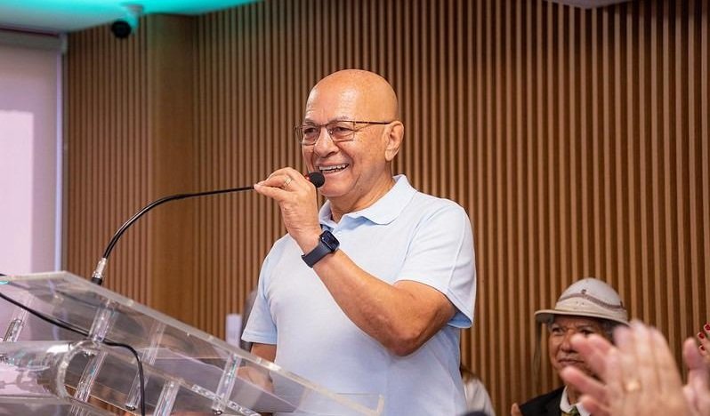 Professor Alcides lidera pesquisa com 55% de intenção de voto