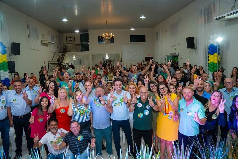 Alcides faz compromissos com profissionais da Educação