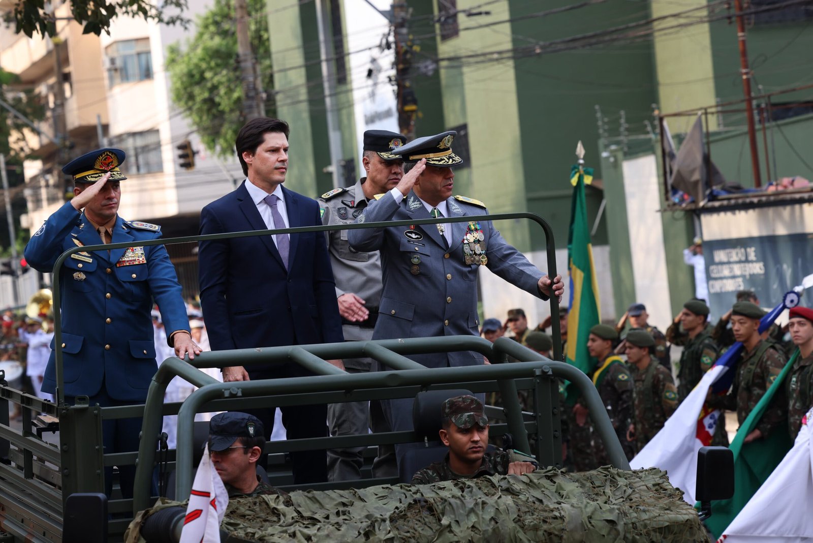 Daniel Vilela participa de desfile do 7 de Setembro