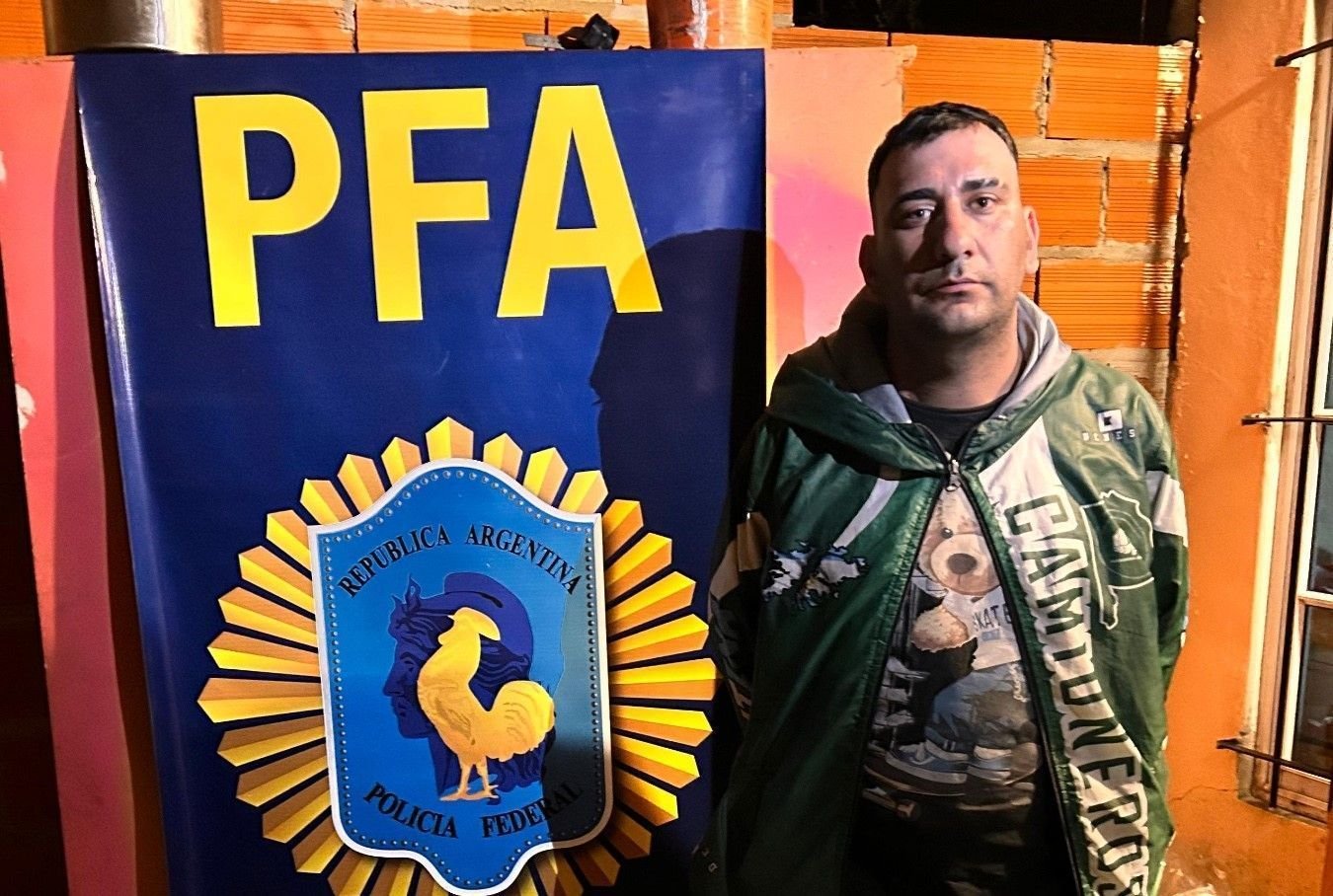 Polícia prende homem que ameaçou atirar em Milei sob efeito de remédio controlado