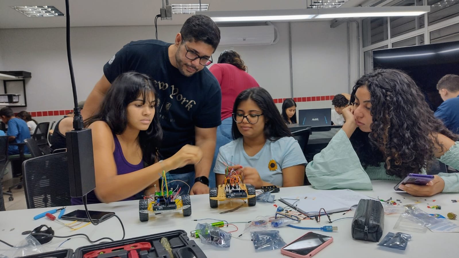 Governo de Goiás abre inscrições para cursos de robótica gratuitos