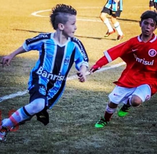 Quem é o lateral desconvocado de seleção para ser titular do Grêmio?