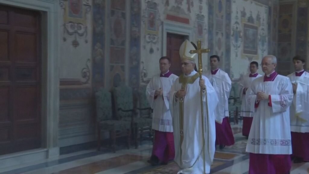 Apesar de relação tensa com Vaticano, China felicita o papa Leão XIV