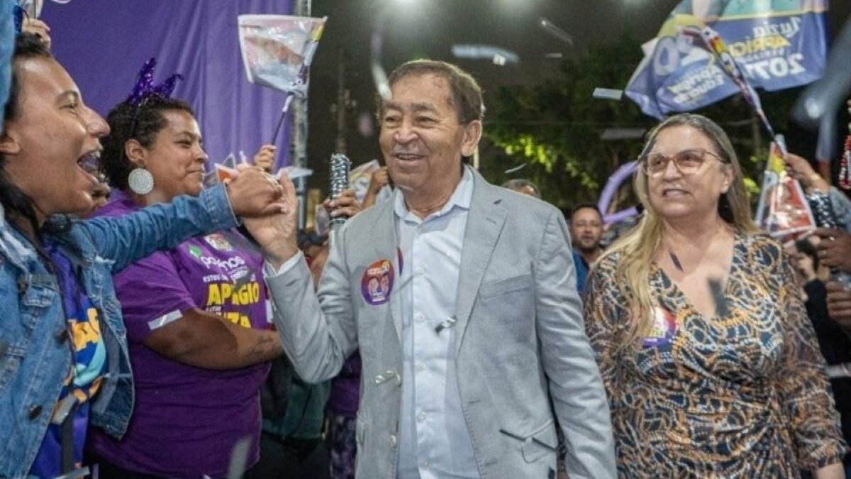 Prefeito de Taboão da Serra, José Aprígio, sofre atentado e é baleado
