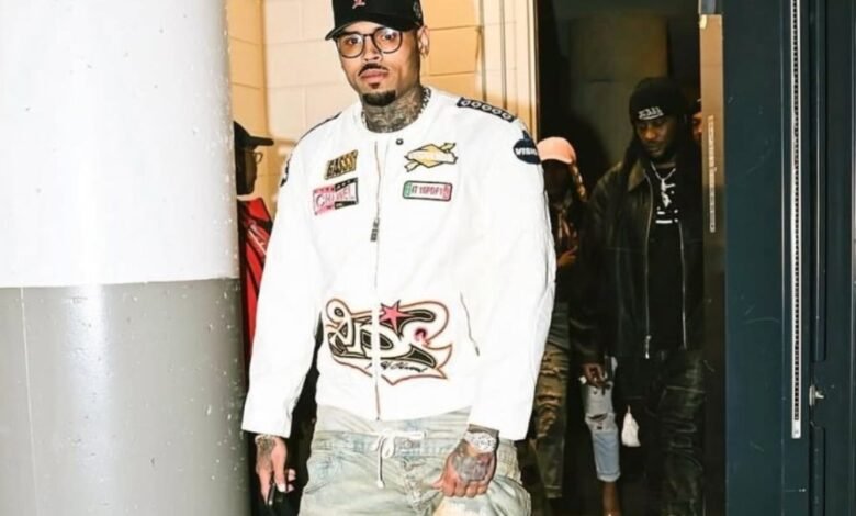 Rapper Chris Brown é preso por acusação de agressão Rapper Chris Brown é preso por acusação de agressão