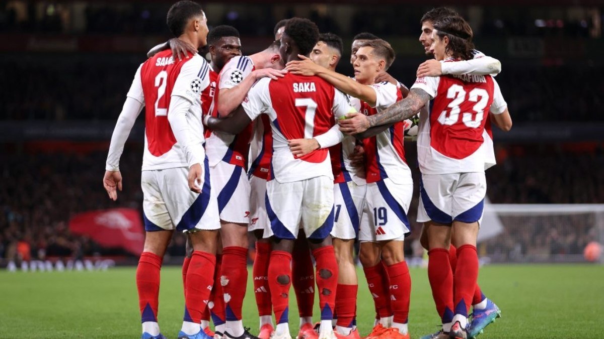Arsenal define vitória no primeiro tempo contra o PSG com erros do goleiro adversário