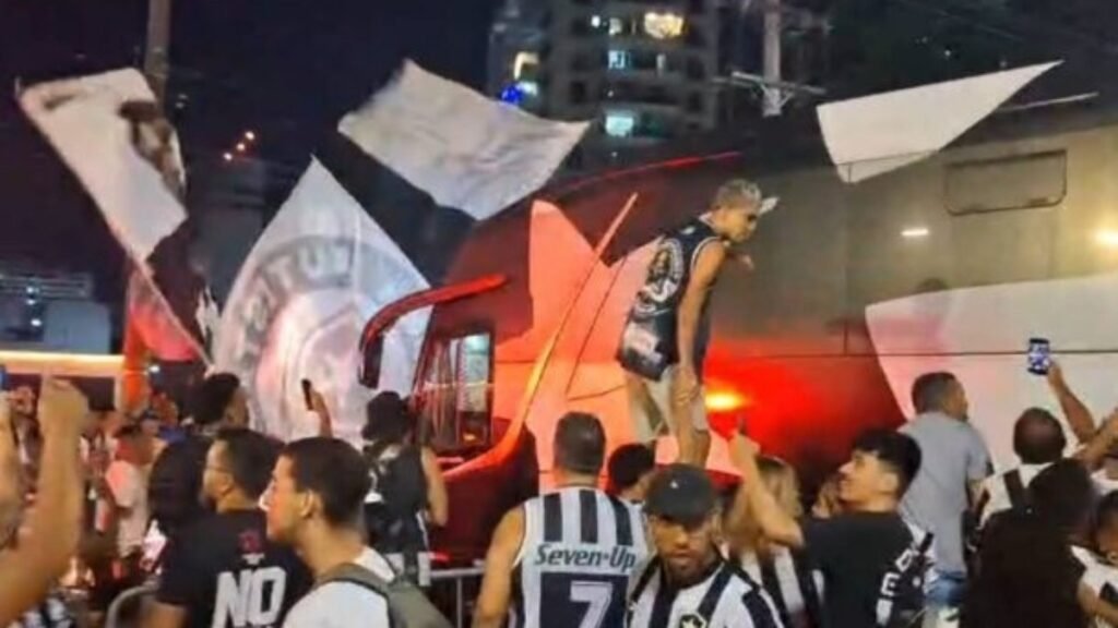 Torcida do Botafogo faz grande festa antes de ‘final’ com o Palmeiras