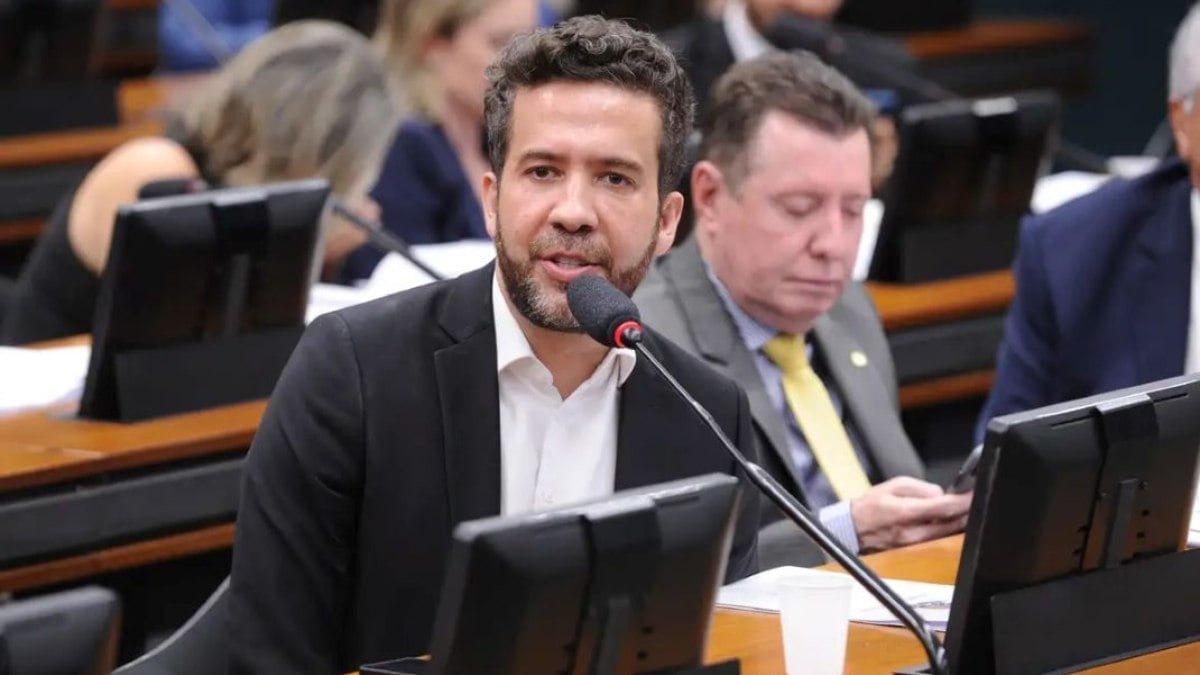 André Janones é indiciado pela Polícia Federal por suposta rachadinha