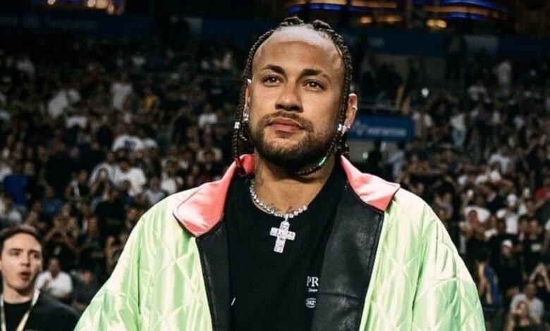 Neymar vai à Kings League com novo visual e vira alvo de críticas Neymar vai à Kings League com novo visual e vira alvo de críticas