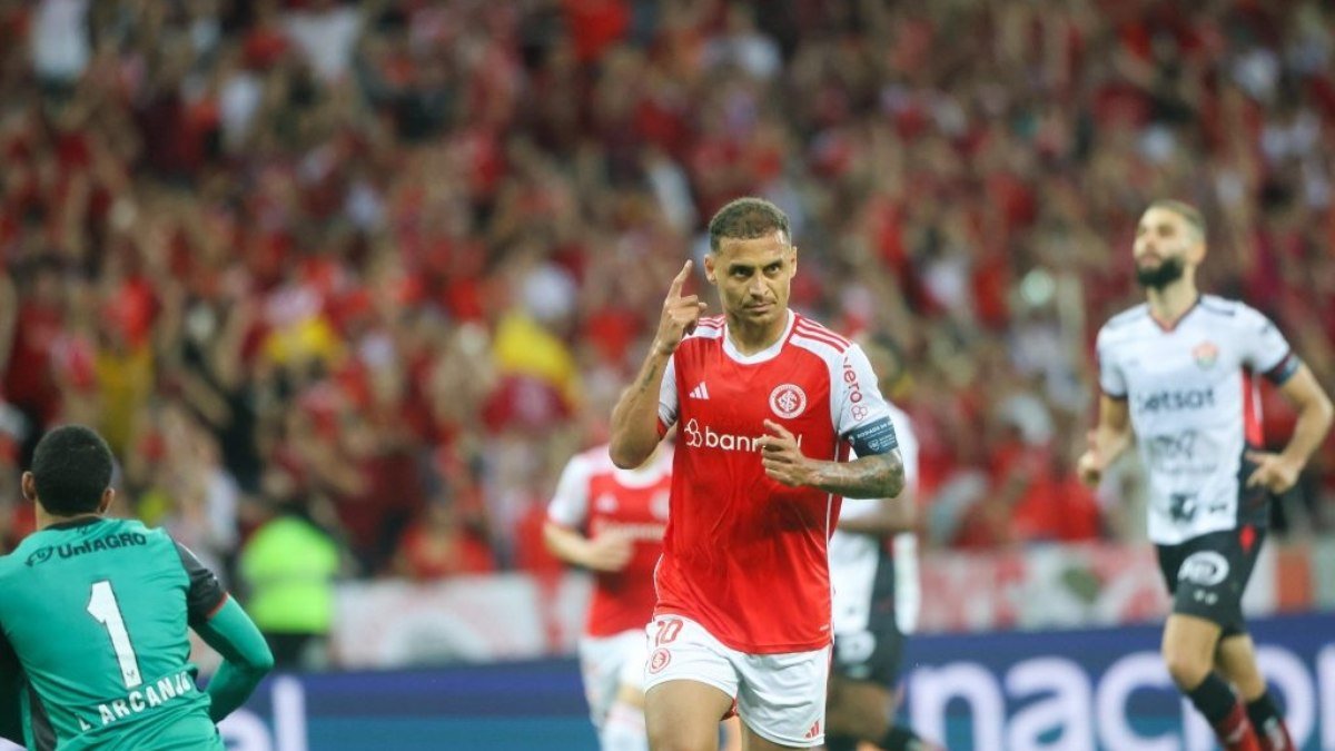 Internacional leva a melhor contra o Vitória e mantém sequência sem perder