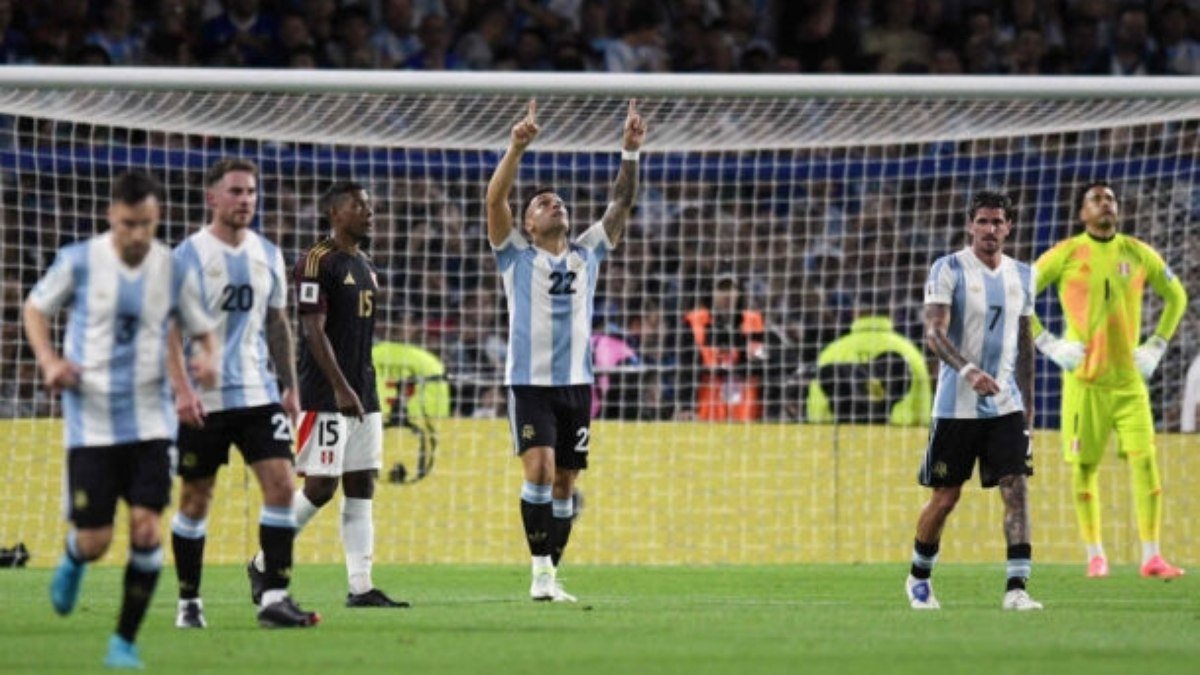 Lautaro define vitória da Argentina sobre Peru e se iguala a Maradona