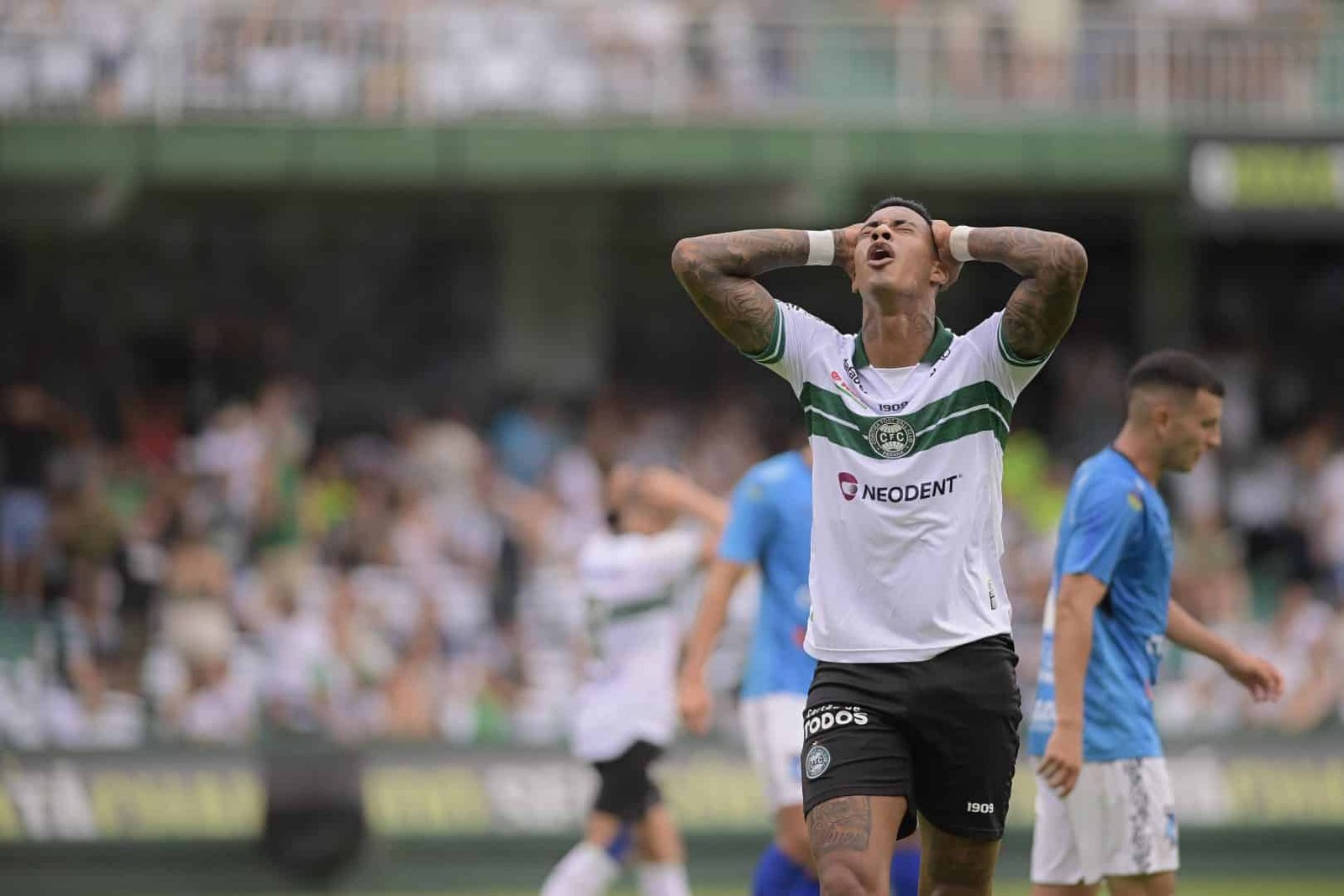 Como em um filme, Alef Manga volta aos gramados com gol após suspensão por apostas