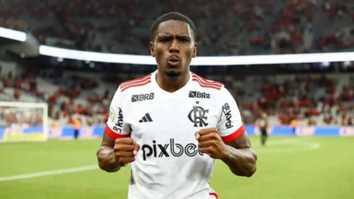 Flamengo encaminha renovação de Evertton Araújo