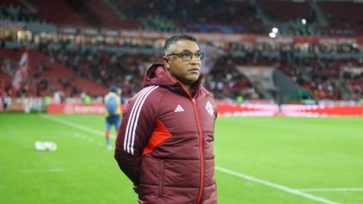 Roger sinaliza com mudança inesperada no time titular do Inter para o Gre-Nal