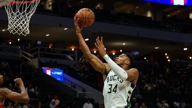 Jaylen Brown chama Antetokounmpo de “criança“ após provocação em quadra