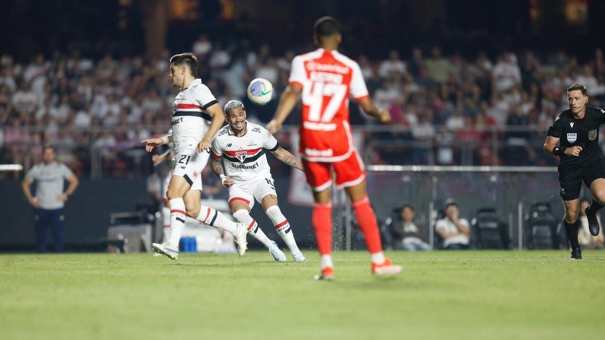 São Paulo vê ataque parar de funcionar em momento crucial do ano