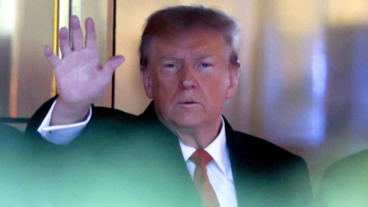 Trump tem celular hackeado por chineses, diz jornal