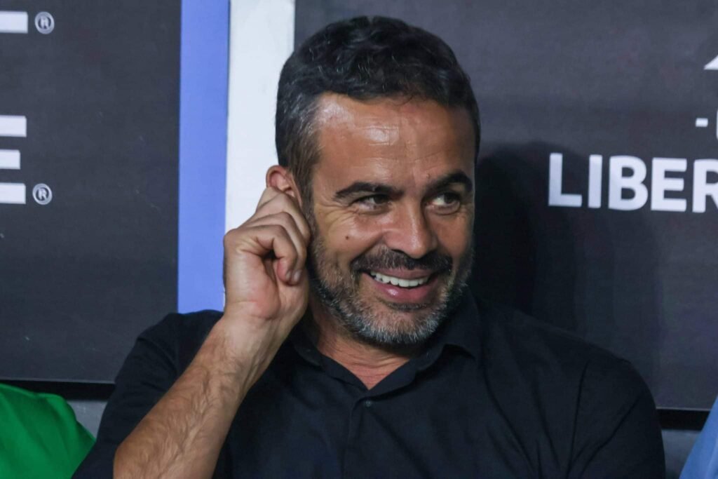 Poupar ou não? Artur Jorge diz que Botafogo irá ‘com todas as armas’ contra o Peñarol