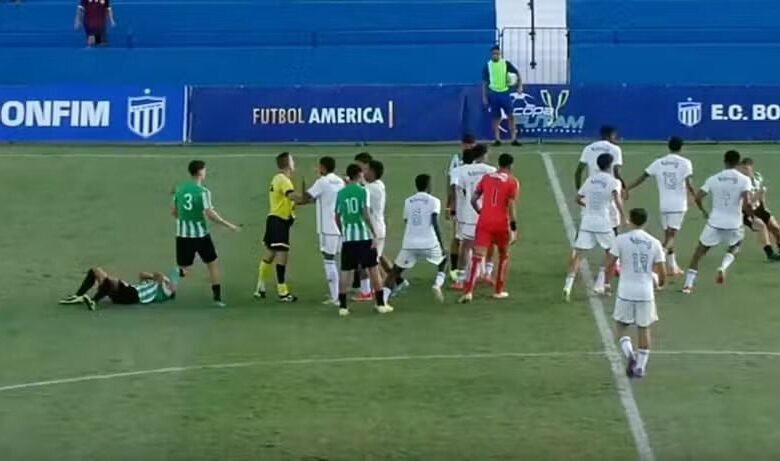 Jogador da base do Atlético-MG denuncia racismo em jogo contra Racing-URU Jogador da base do Atlético-MG denuncia racismo em jogo contra Racing-URU