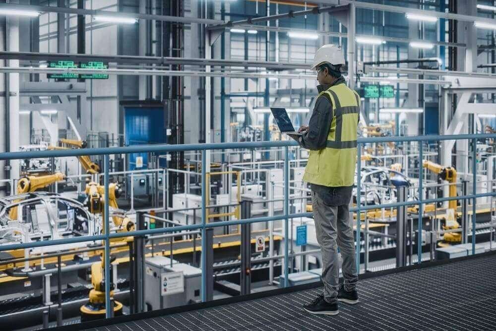 Lucro industrial da China tem queda anual de 10% em outubro, mas sinaliza melhora