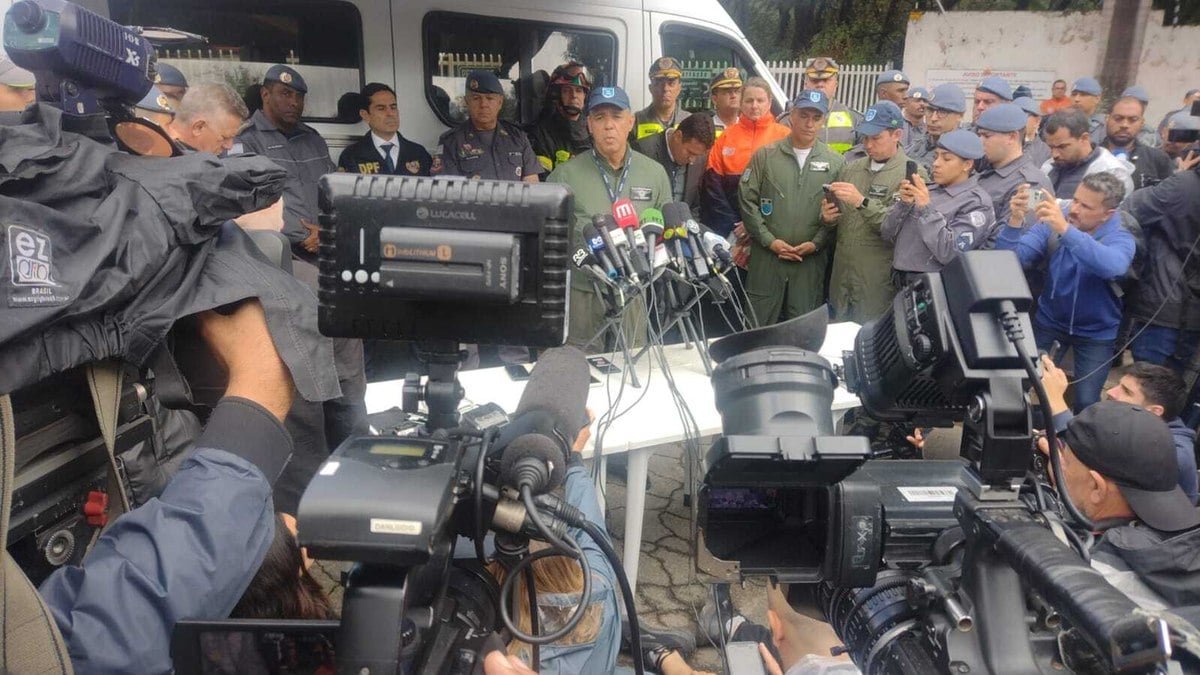 PM informa que 31 vítimas do acidente em Vinhedo foram retiradas do avião