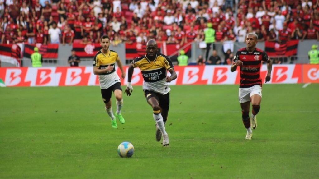 Na luta contra o rebaixamento, Criciúma enfrenta o Flamengo