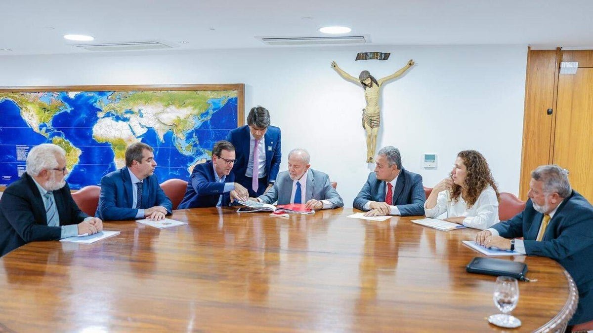 Eduardo Paes e Lula se reúnem para tratar de construção de estádio