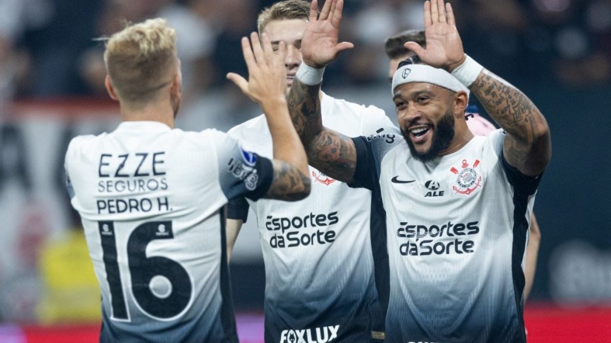Corinthians recebe o Internacional, na Neo Química Arena, pelo Brasileirão