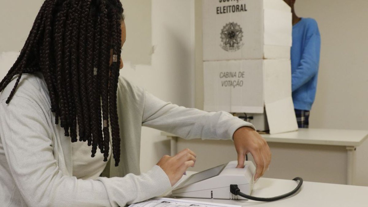 urnas eletrônicas serão levadas neste sábado aos locais de votação em SP