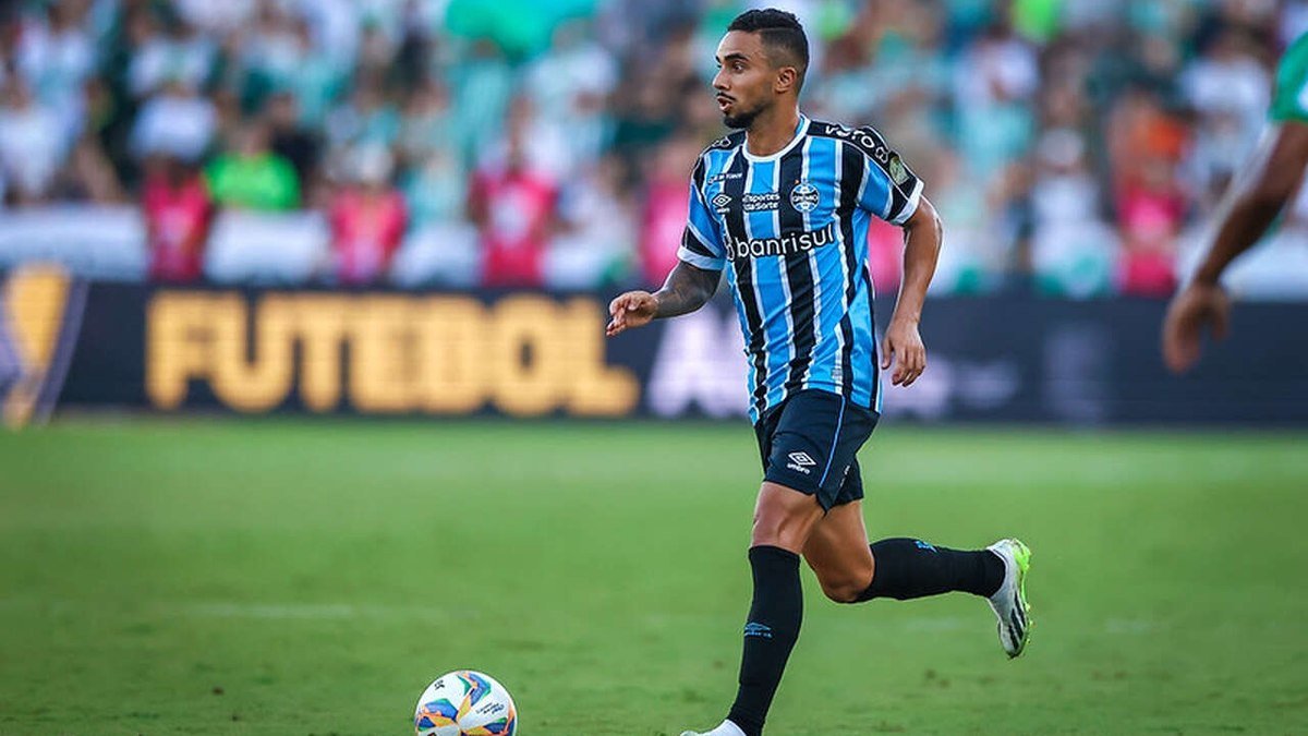 Renato tem dúvidas para escolher o lateral-esquerdo do Grêmio no clássico