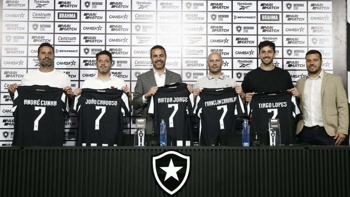 Conheça os auxiliares que vão substituir Artur Jorge na beira do campo diante do Corinthians