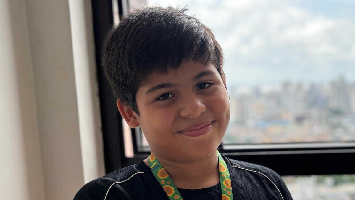 Garoto com Tourette viraliza na web; entenda a síndrome