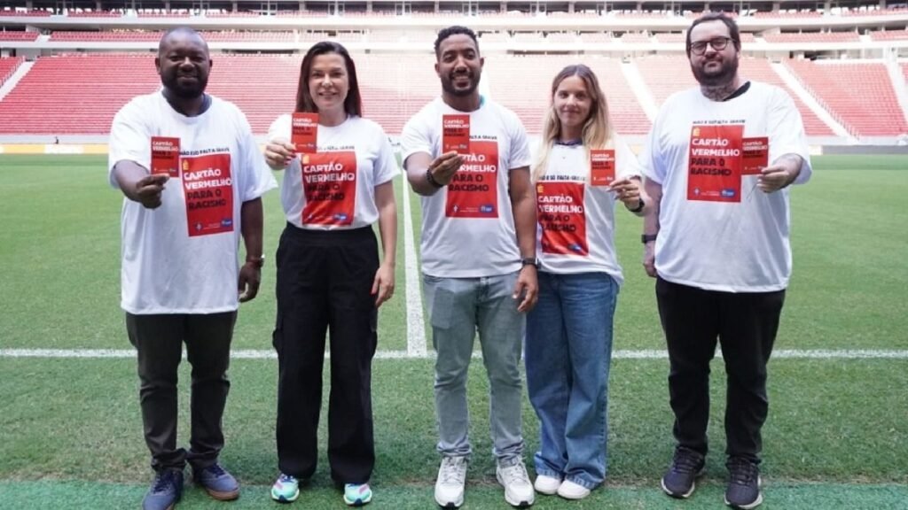 Campanha “Cartão Vermelho para o Racismo” volta a Brasília em partidas de Fluminense e Botafogo