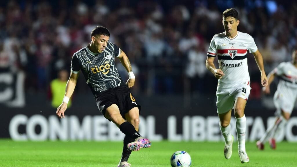 São Paulo busca empate com 1 a menos e vai às oitavas da Liberta