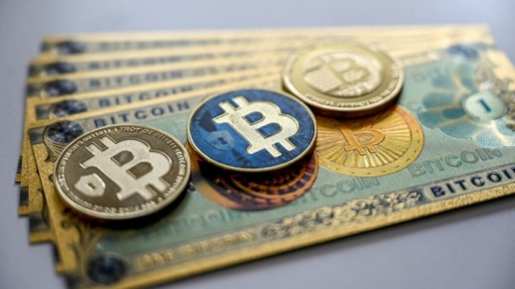 Trump sugere que cotação do bitcoin superou 100.000 dólares graças a ele