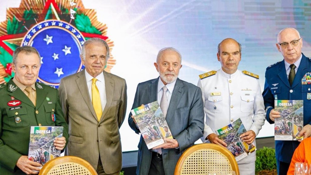 Idade mínima para aposentadoria de militares é mantida pelo governo