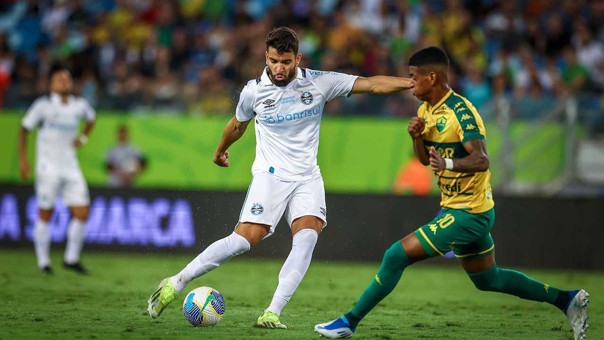 Pepê não assegura permanência no Grêmio para 2025: ‘Melhor não falar’