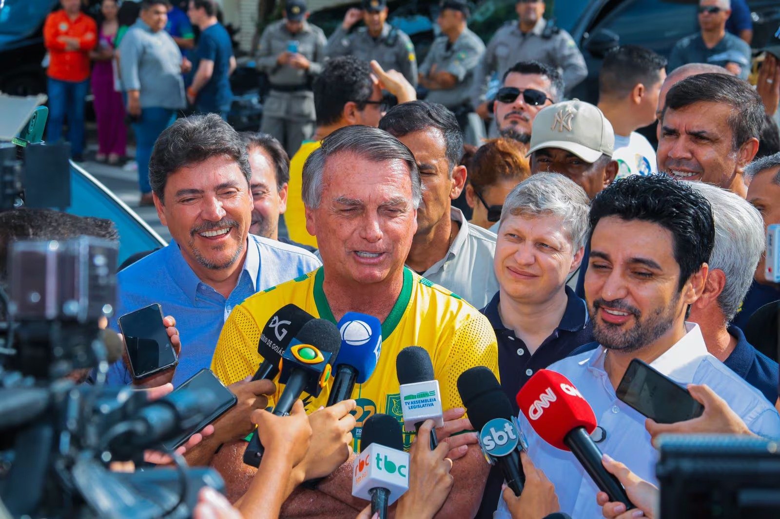 Bolsonaro acompanha aliados em Goiânia e Aparecida