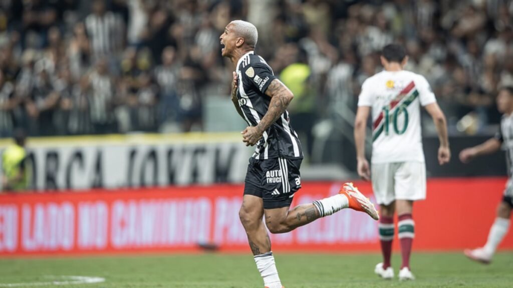Deyverson resolve, Atlético-MG vence o Fluminense e vai à semifinal da Libertadores