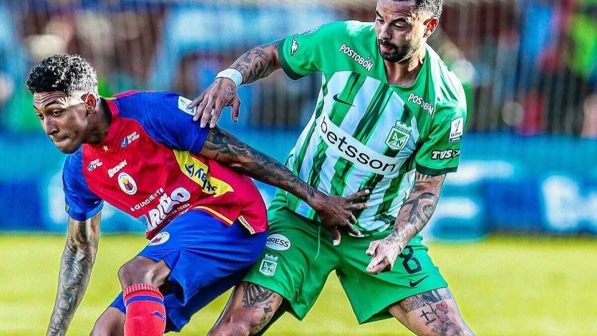 No Colombiano, equipe disputa jogo em situação irregular