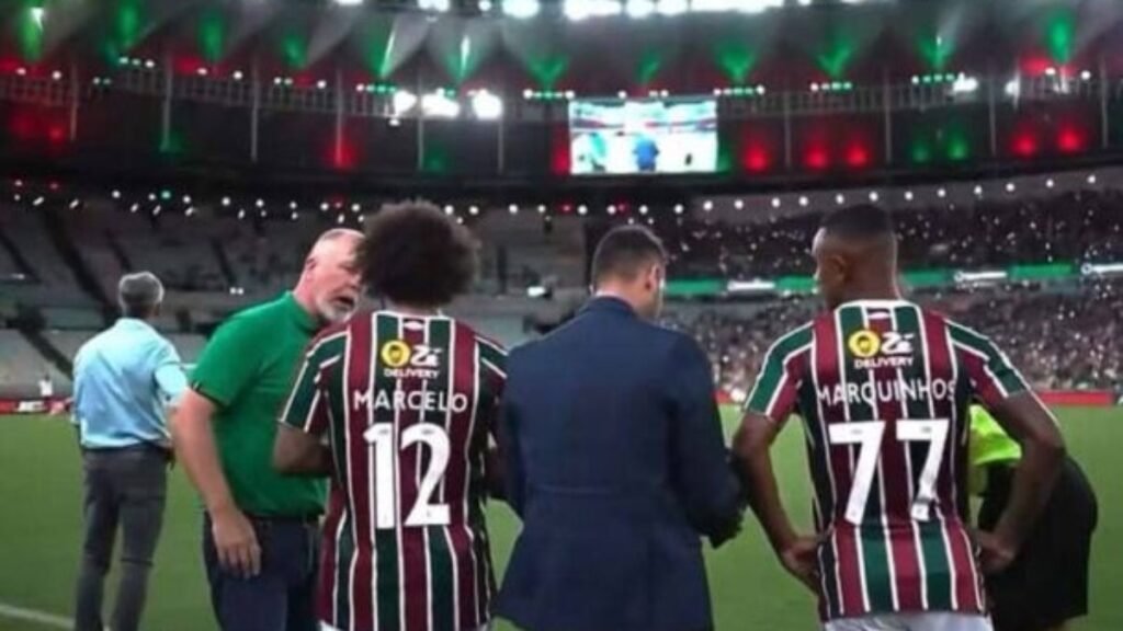 Mano se irrita com Marcelo e muda alteração no empate do Fluminense
