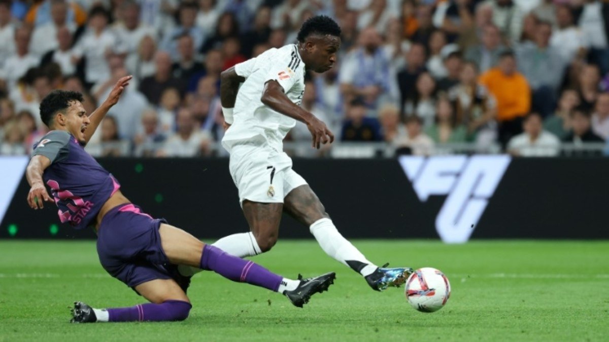 Com gols de Rodrygo, Vini e Mbappé, Real Madrid vence Espanyol (4-1) e pressiona Barça