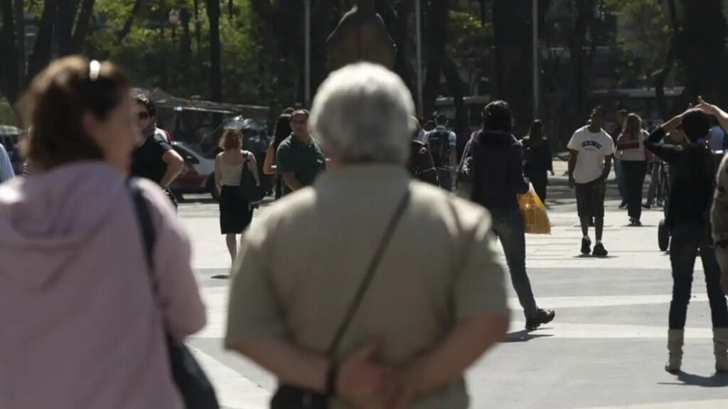 INSS paga aposentadorias e benefícios nesta quinta; veja quem recebe