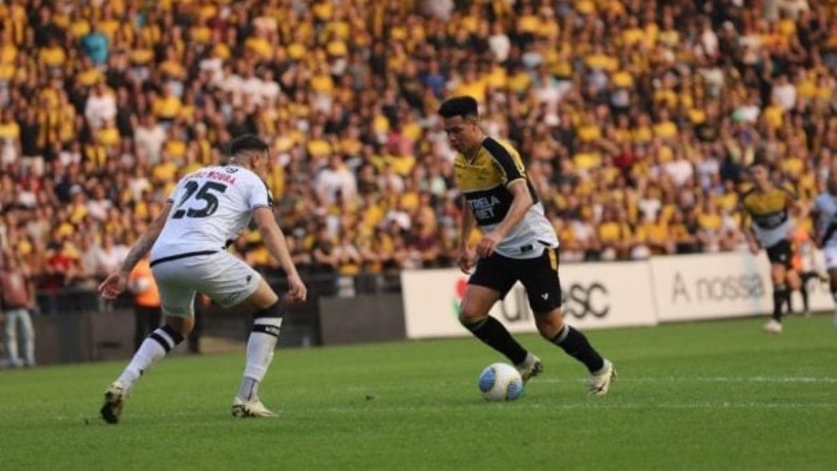 Léo e Paulo Henrique vão mal em empate