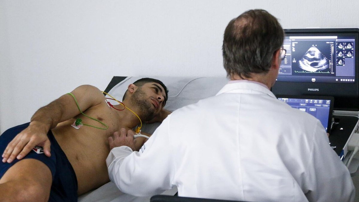 Jogadores do São Paulo passam por exames médicos em reapresentação