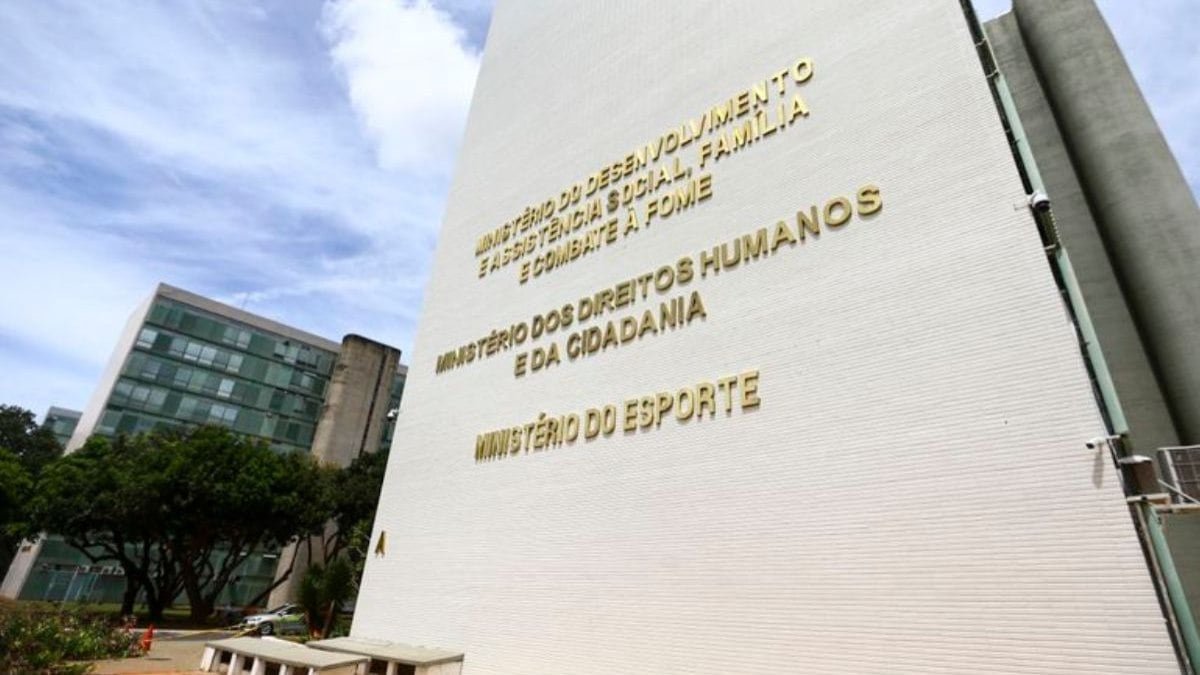PT leva a Lula o nome de 3 mulheres para assumir pasta dos Direitos Humanos, diz colunista